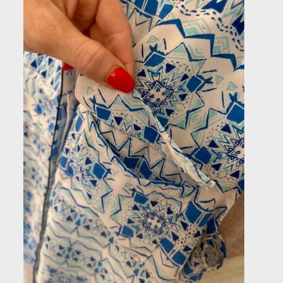 Blue and White Pattern Love Tree Sleeveless Top with Pockets - Picture 4 of 5